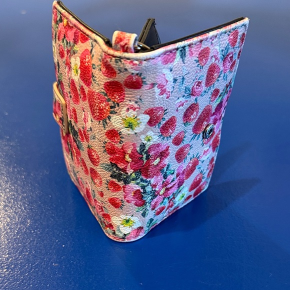 Betsey Johnson Pink Fold Card Case Bifold Wallet Swivel Clp with Keychain - Picture 7 of 8